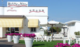 Bagno Bianco Nero Cesenatico